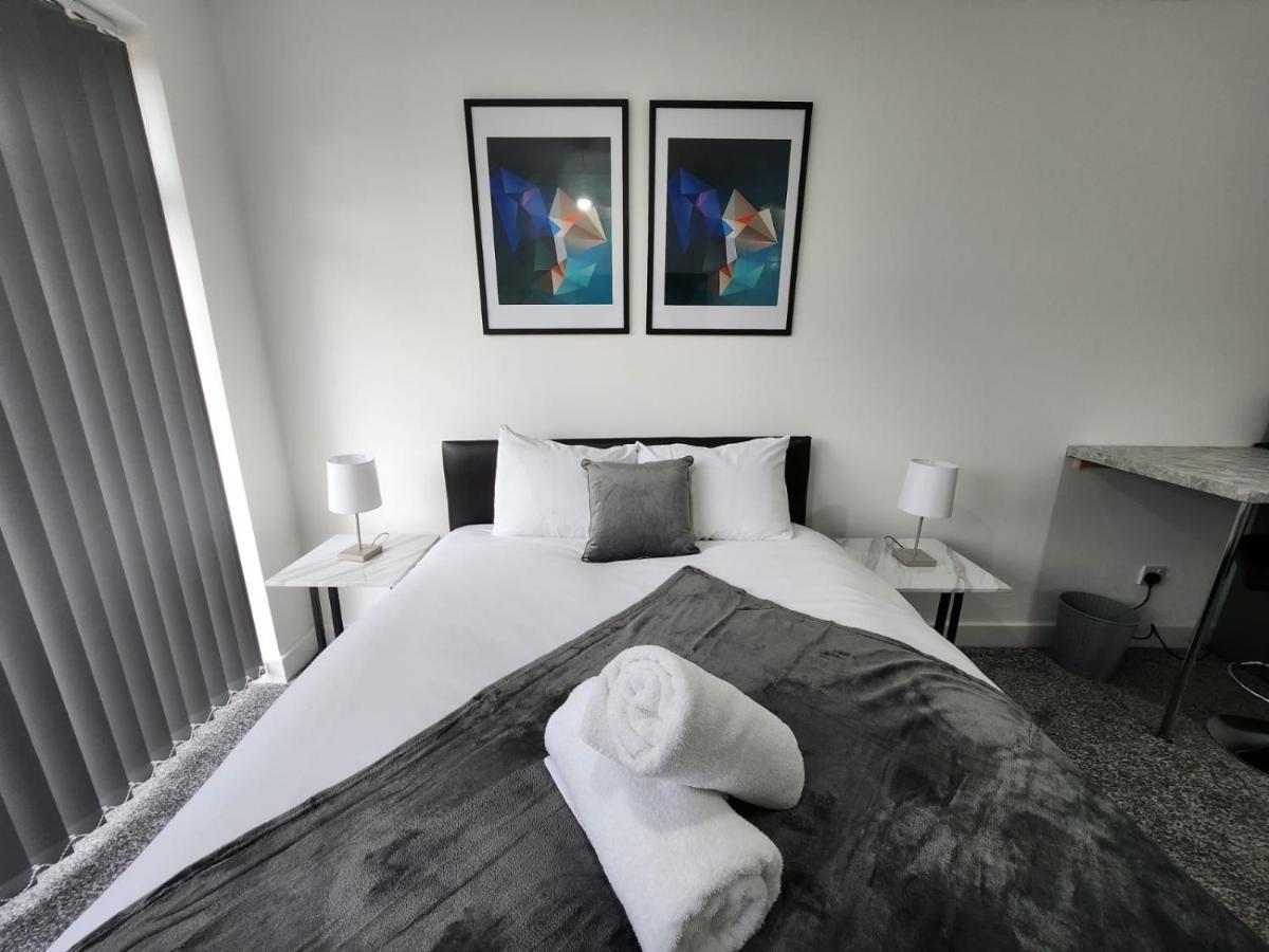 4 Bedroom 2 Bathroom Shared House - Near Bhx And Nec Birmingham Buitenkant foto
