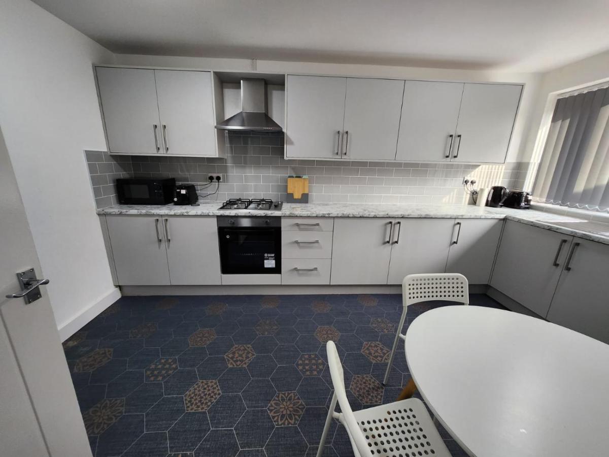 4 Bedroom 2 Bathroom Shared House - Near Bhx And Nec Birmingham Buitenkant foto