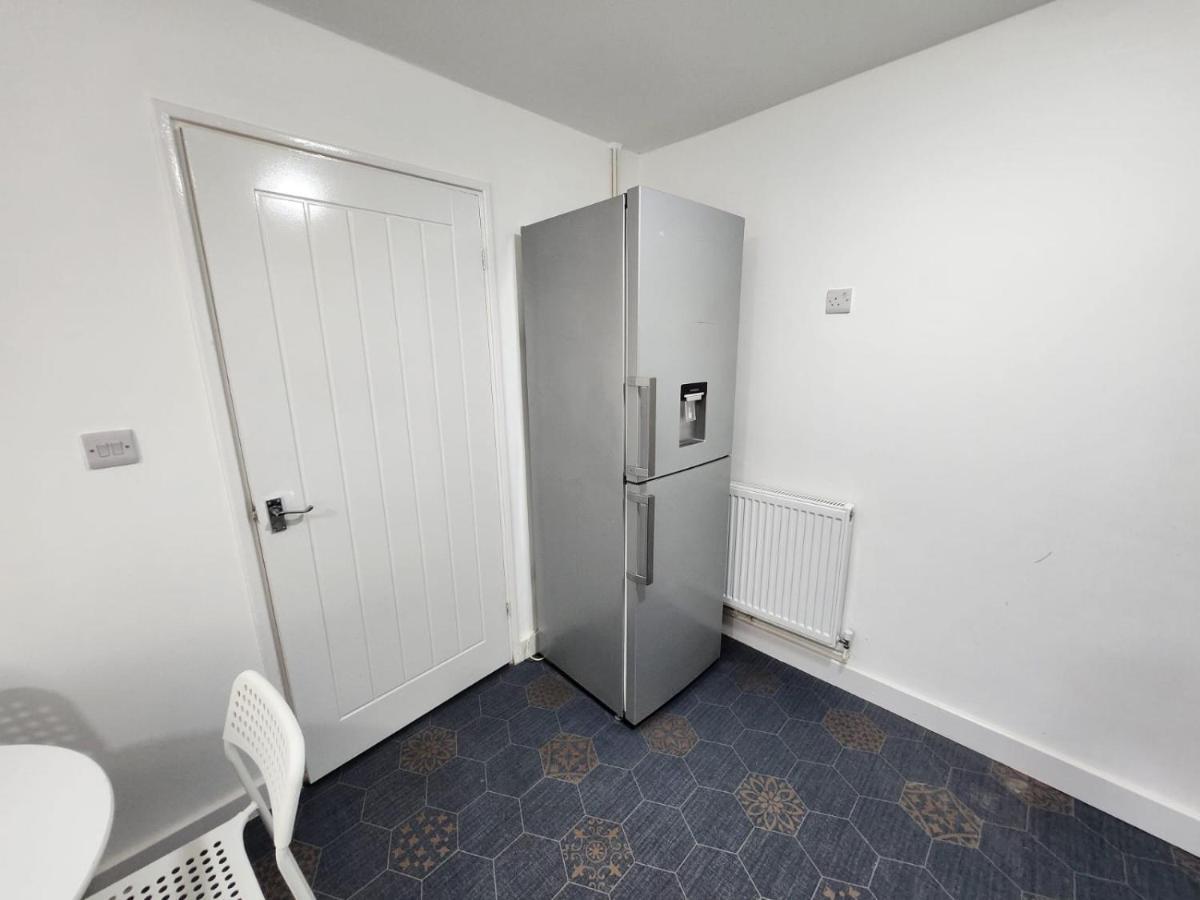 4 Bedroom 2 Bathroom Shared House - Near Bhx And Nec Birmingham Buitenkant foto