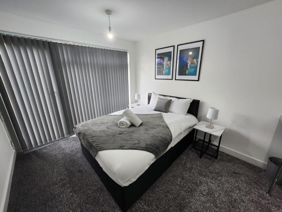 4 Bedroom 2 Bathroom Shared House - Near Bhx And Nec Birmingham Buitenkant foto
