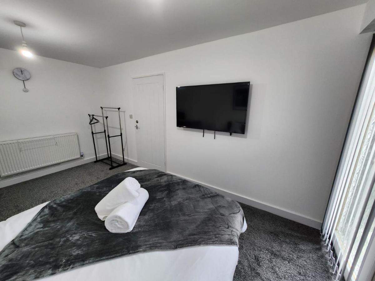 4 Bedroom 2 Bathroom Shared House - Near Bhx And Nec Birmingham Buitenkant foto