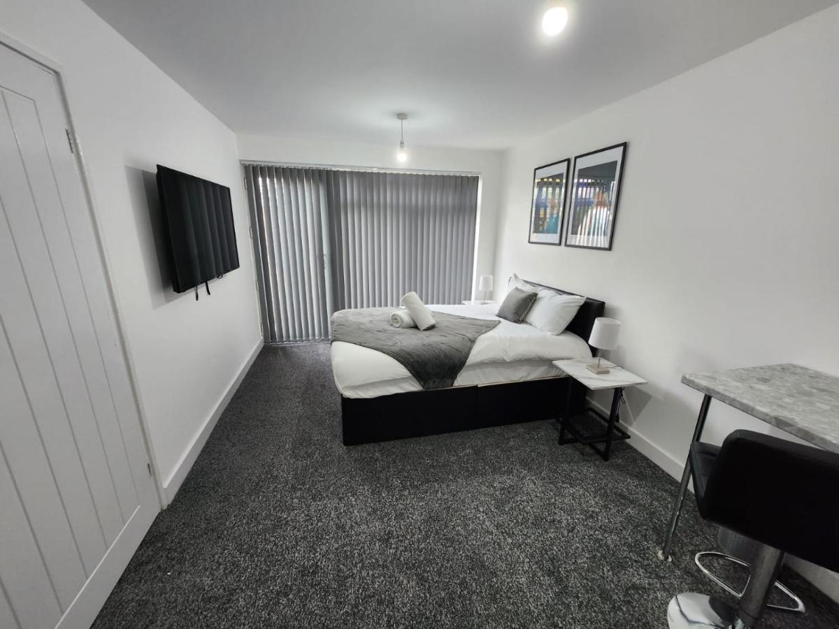4 Bedroom 2 Bathroom Shared House - Near Bhx And Nec Birmingham Buitenkant foto