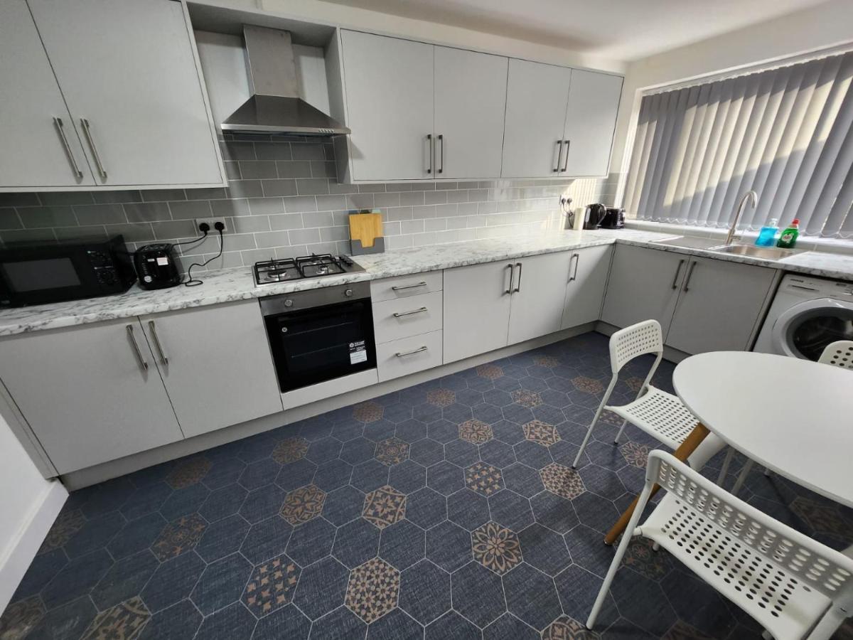 4 Bedroom 2 Bathroom Shared House - Near Bhx And Nec Birmingham Buitenkant foto