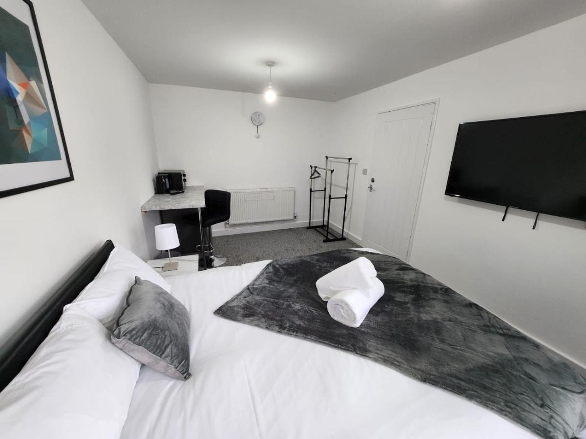 4 Bedroom 2 Bathroom Shared House - Near Bhx And Nec Birmingham Buitenkant foto