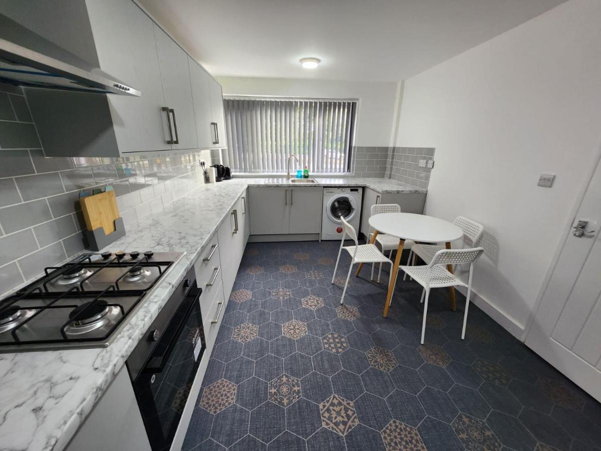 4 Bedroom 2 Bathroom Shared House - Near Bhx And Nec Birmingham Buitenkant foto