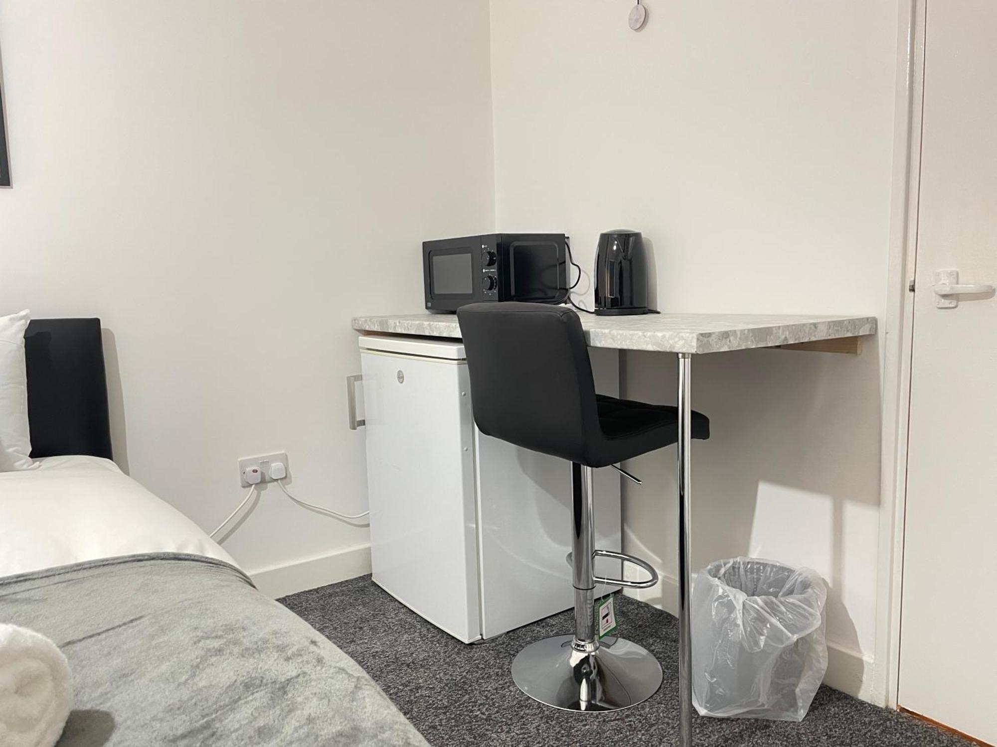 4 Bedroom 2 Bathroom Shared House - Near Bhx And Nec Birmingham Buitenkant foto
