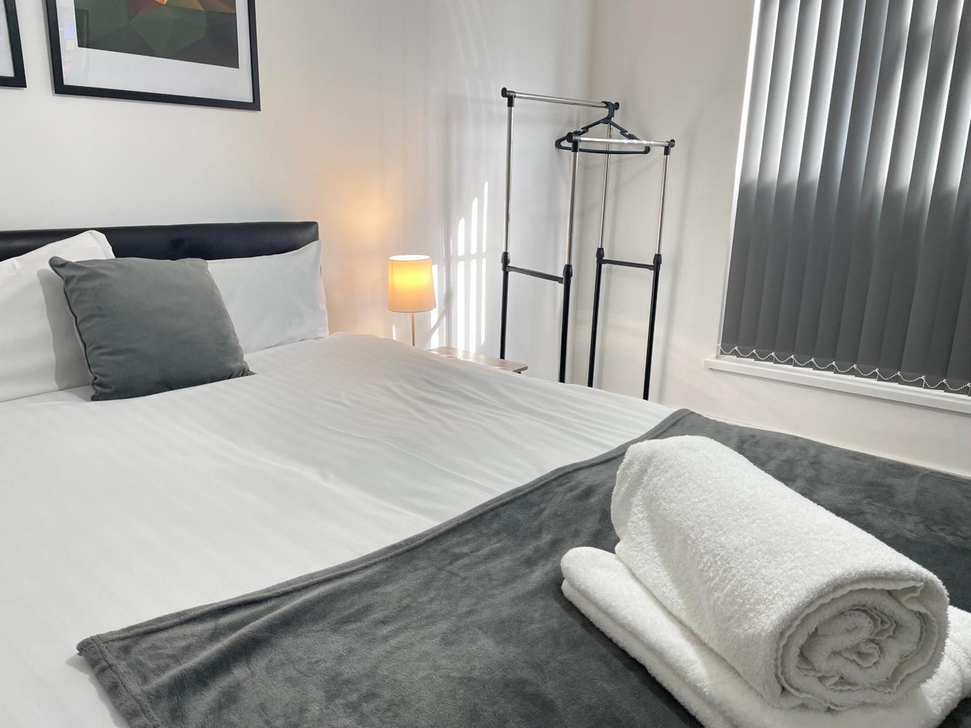 4 Bedroom 2 Bathroom Shared House - Near Bhx And Nec Birmingham Buitenkant foto