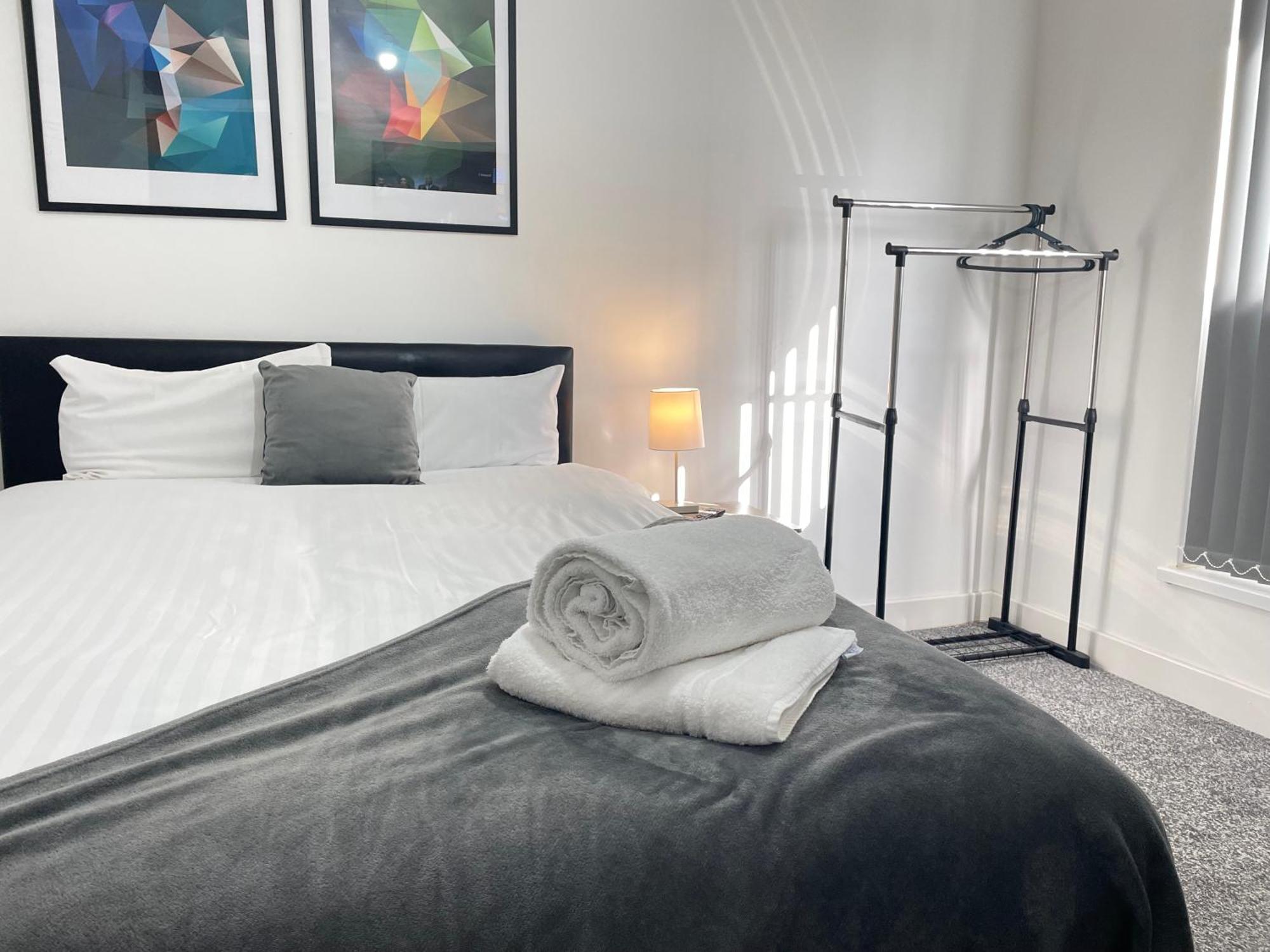 4 Bedroom 2 Bathroom Shared House - Near Bhx And Nec Birmingham Buitenkant foto