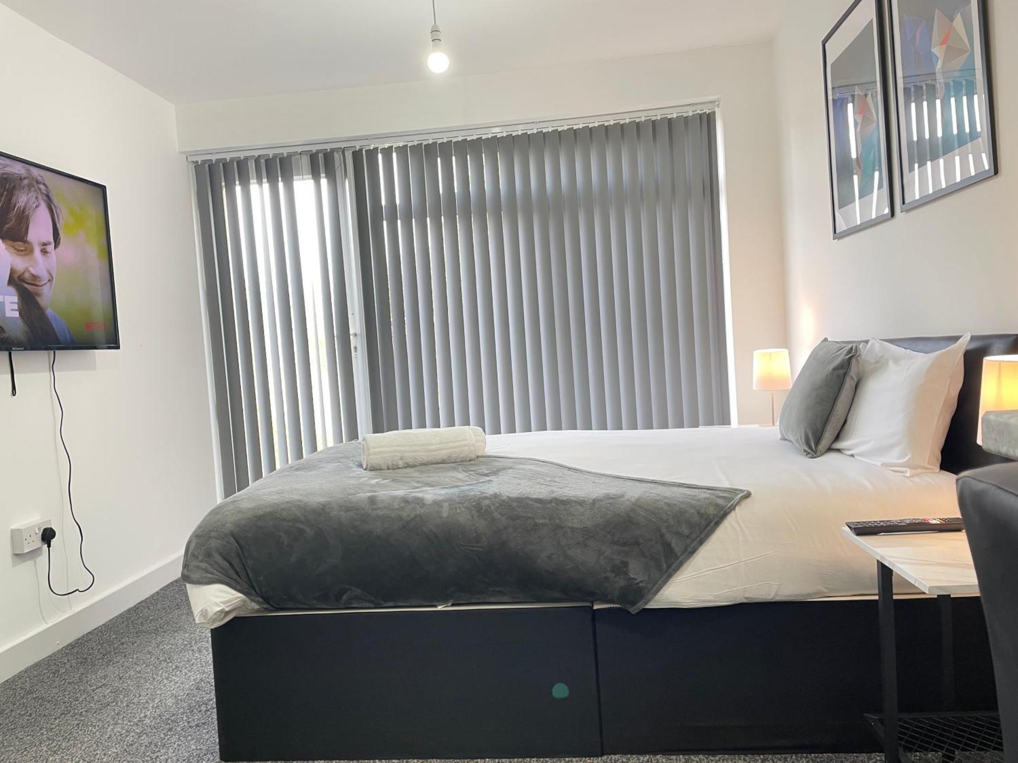 4 Bedroom 2 Bathroom Shared House - Near Bhx And Nec Birmingham Buitenkant foto