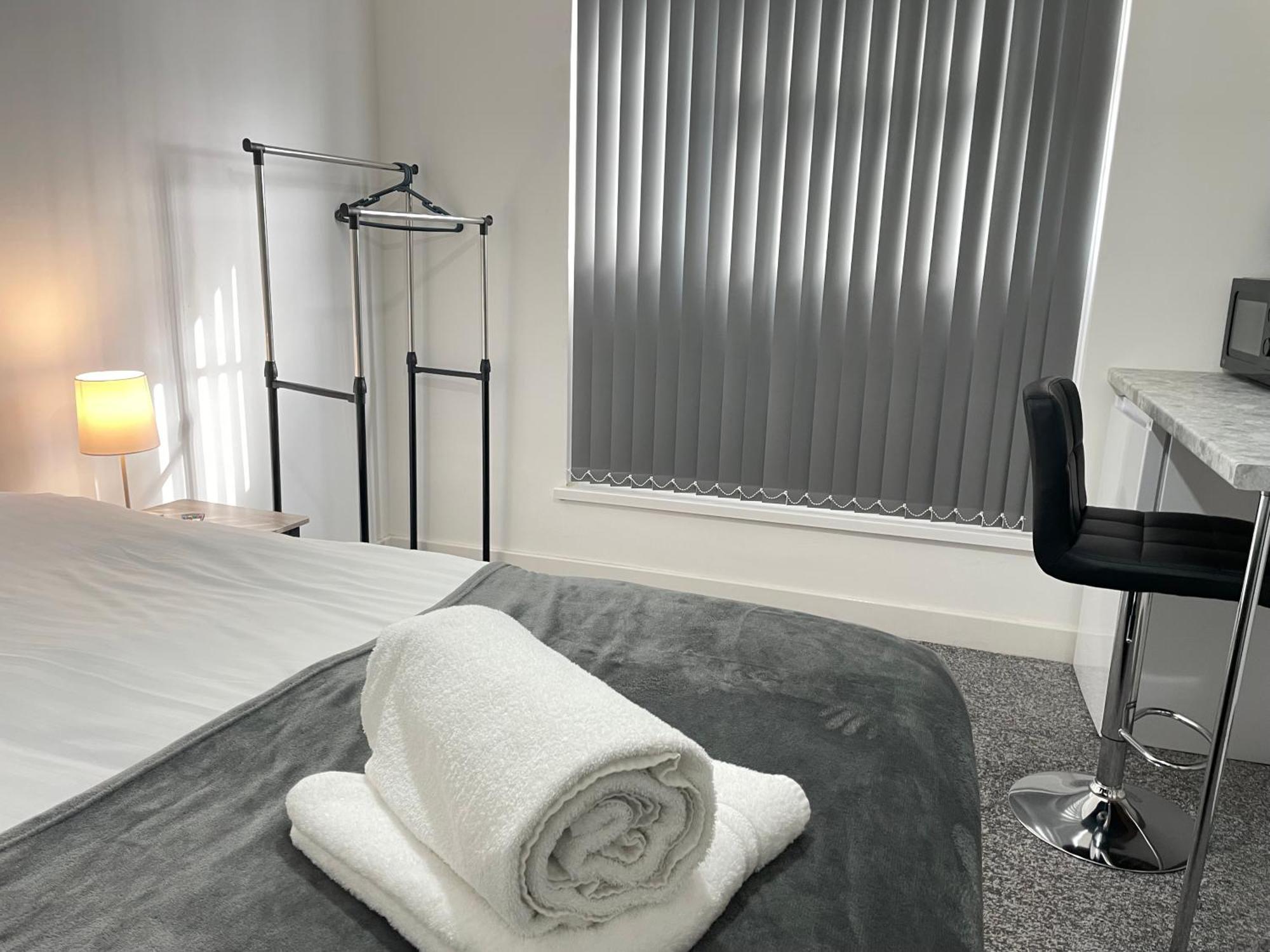 4 Bedroom 2 Bathroom Shared House - Near Bhx And Nec Birmingham Buitenkant foto
