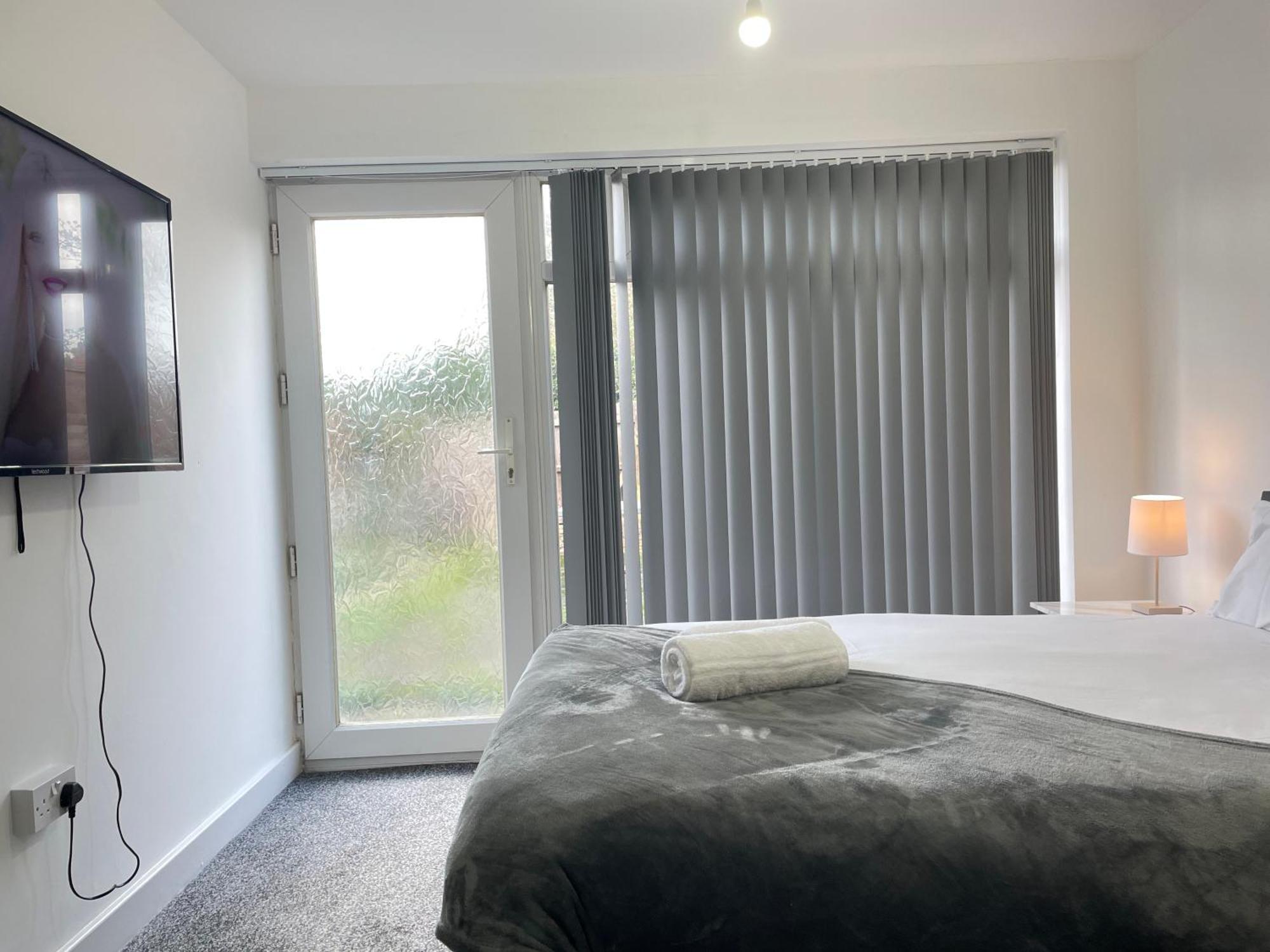 4 Bedroom 2 Bathroom Shared House - Near Bhx And Nec Birmingham Buitenkant foto